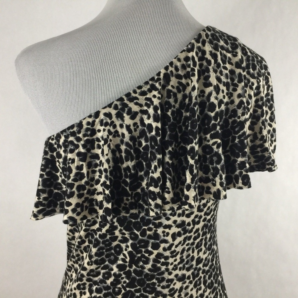 Forever 21 One Shoulder Top Ruffled - Picture 5 of 8